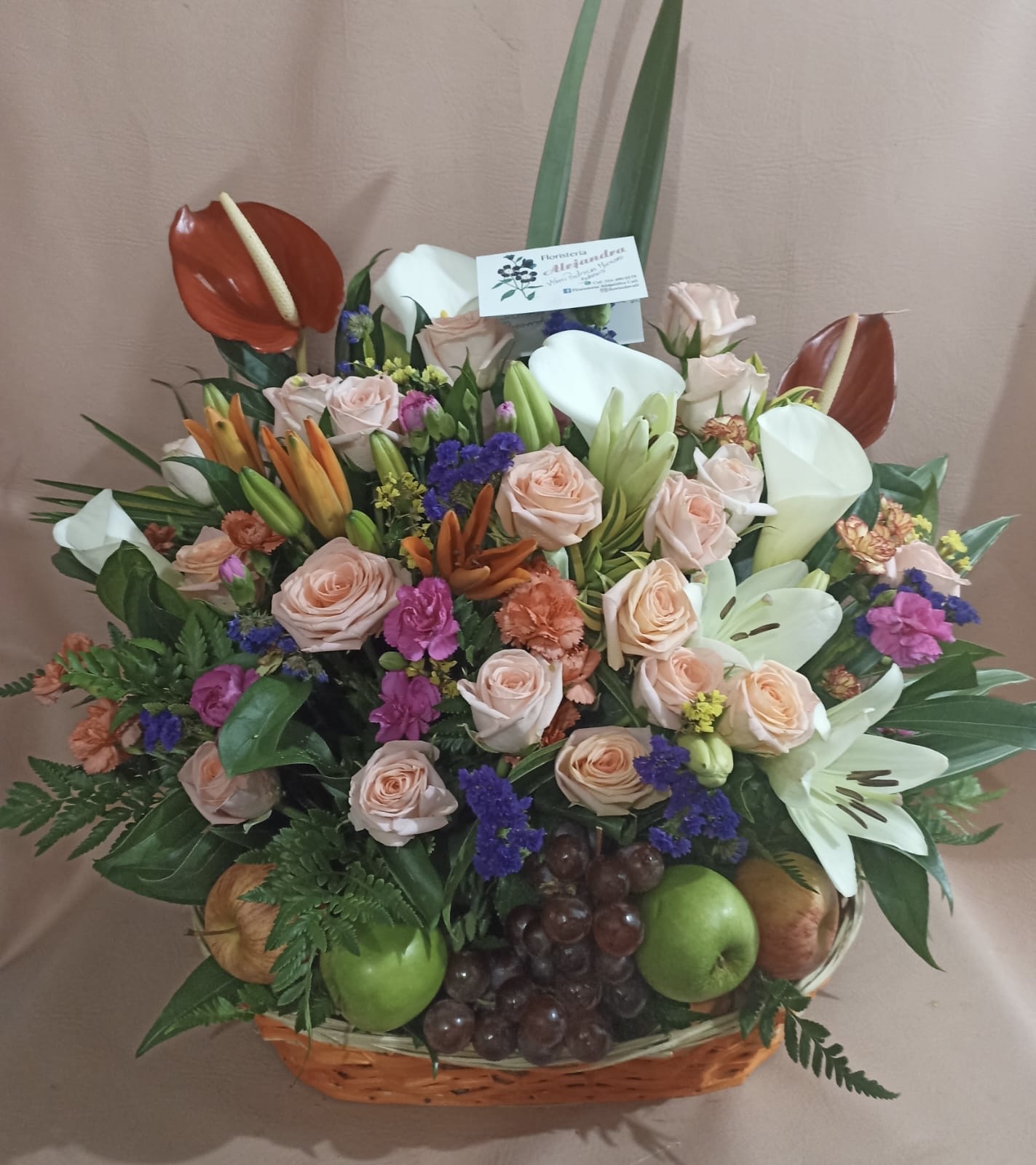 Frutero con flores